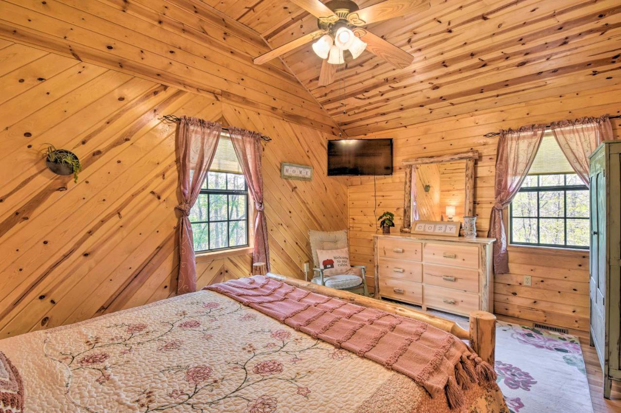 Cozy Hiawassee Cabin With Fire Pit And Mtn Views! 外观 照片