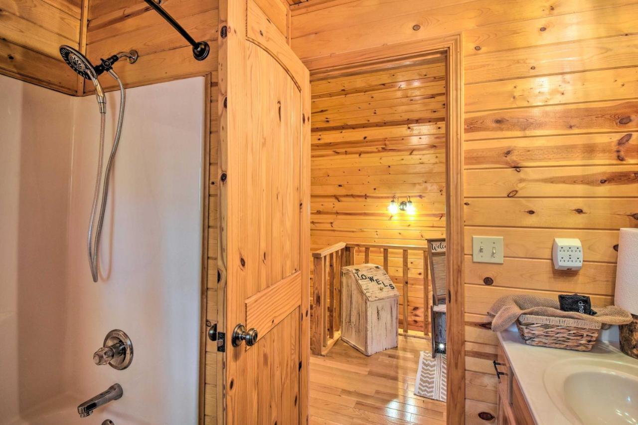 Cozy Hiawassee Cabin With Fire Pit And Mtn Views! 外观 照片