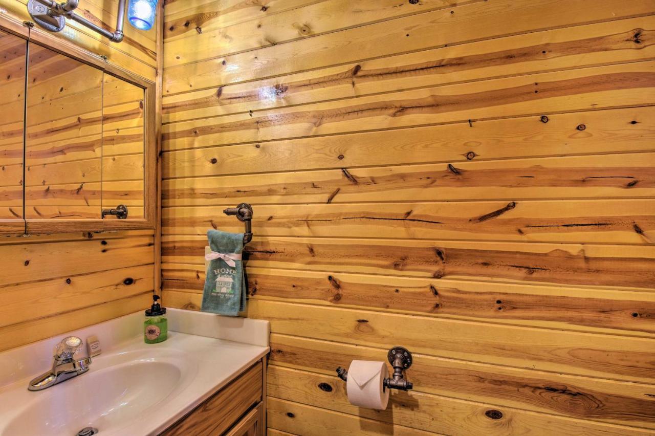 Cozy Hiawassee Cabin With Fire Pit And Mtn Views! 外观 照片