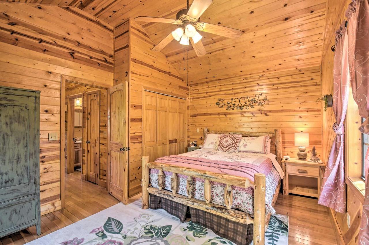 Cozy Hiawassee Cabin With Fire Pit And Mtn Views! 外观 照片
